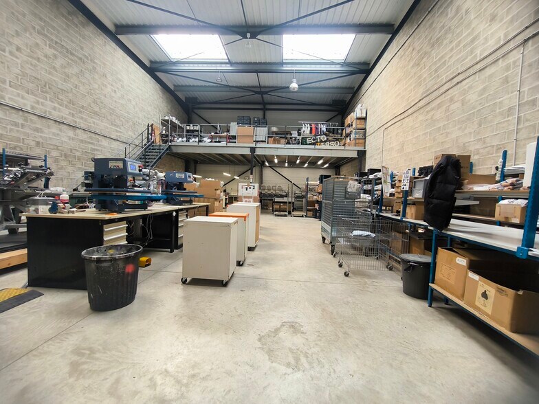 6 Avenue Roland Moreno, Frépillon for lease - Building Photo - Image 2 of 2