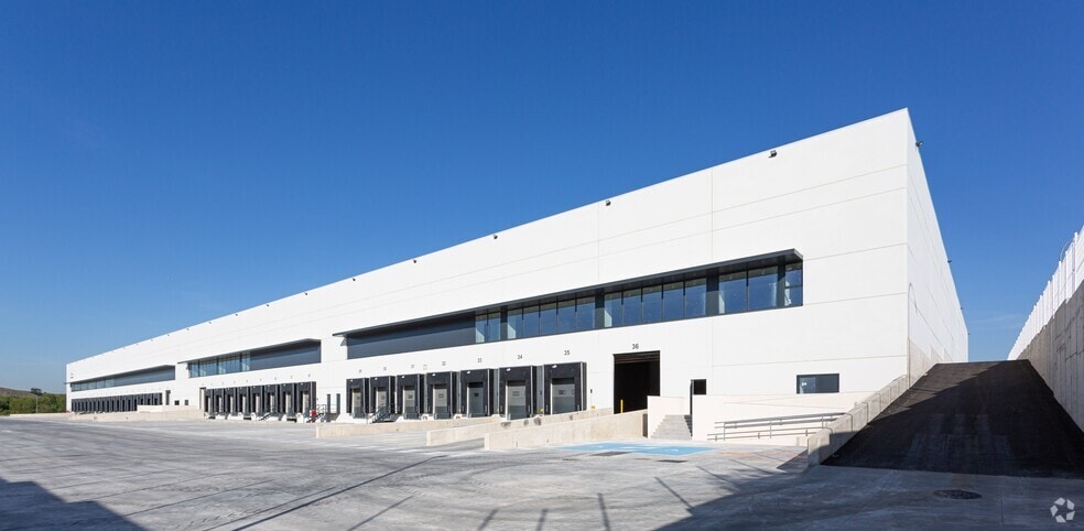 Calle Sierra de la Demanda, 51, Madrid, Madrid for lease - Building Photo - Image 2 of 10