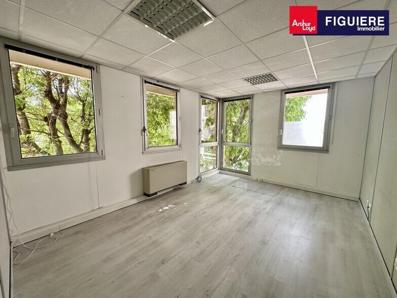 30 avenue Henri Malacrida, Aix-en-Provence for lease - Interior Photo - Image 2 of 9