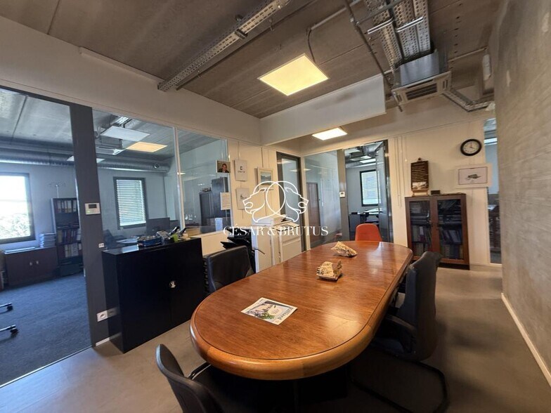 Office in Rillieux-la-Pape for lease - Interior Photo - Image 2 of 4