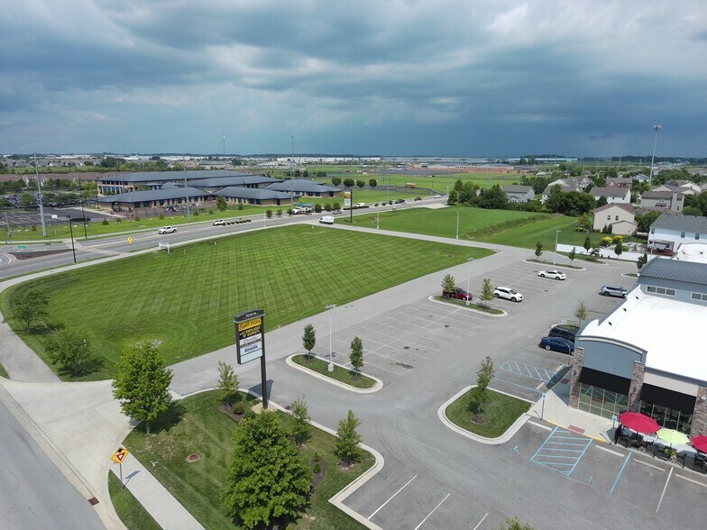 1309 E 750 N, Greenwood, IN à louer - Photo du bâtiment - Image 2 de 7