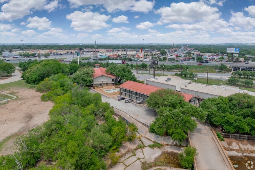 6511 W Military Dr, San Antonio, TX for sale - Building Photo - Image 1 of 34