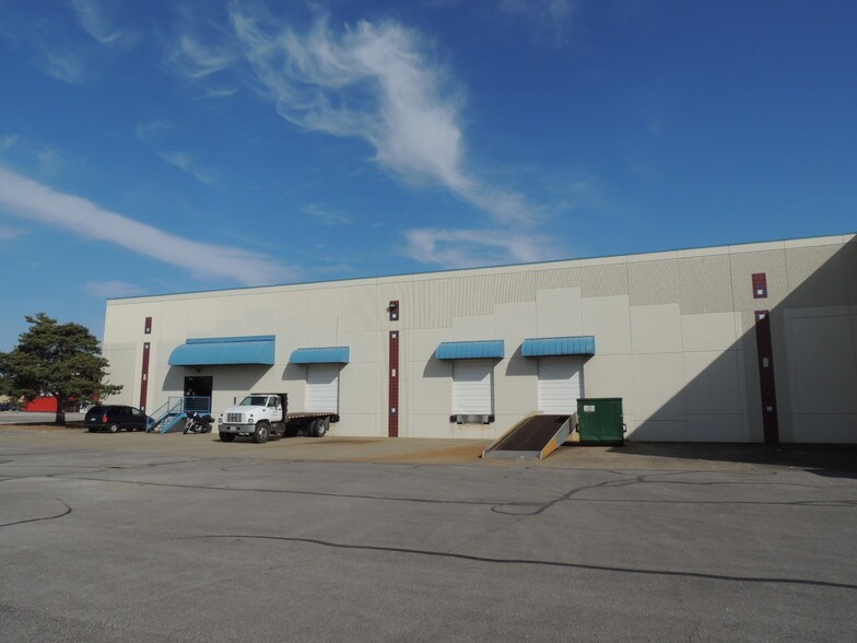 414-522 E 16th Ave, North Kansas City, MO à louer - Photo du bâtiment - Image 3 de 6