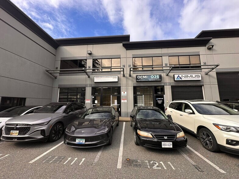 15272 Croydon Dr, Surrey, BC à vendre - Photo du bâtiment - Image 2 de 24