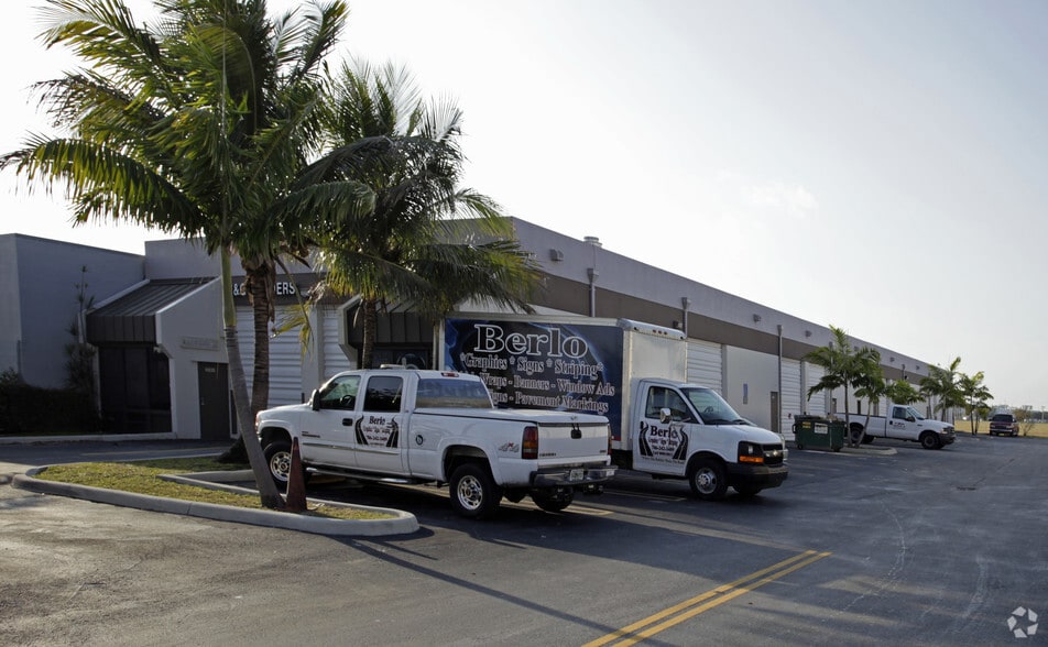 10852 SW 188th St, Cutler Bay, FL for lease - Building Photo - Image 3 of 7