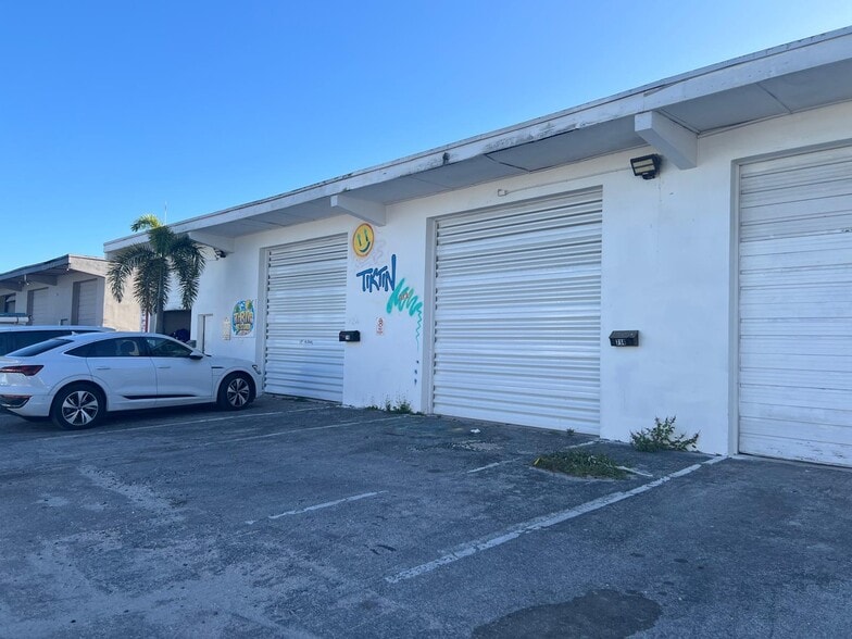 704-718 NW 6th Ave, Fort Lauderdale, FL for lease - Primary Photo - Image 1 of 1