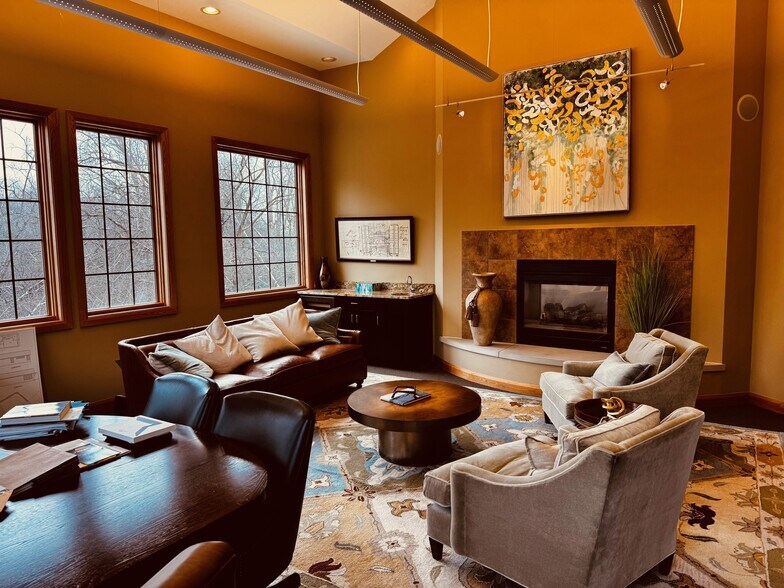 600 Stonehenge Pky, Dublin, OH à vendre - Photo du bâtiment - Image 2 de 11