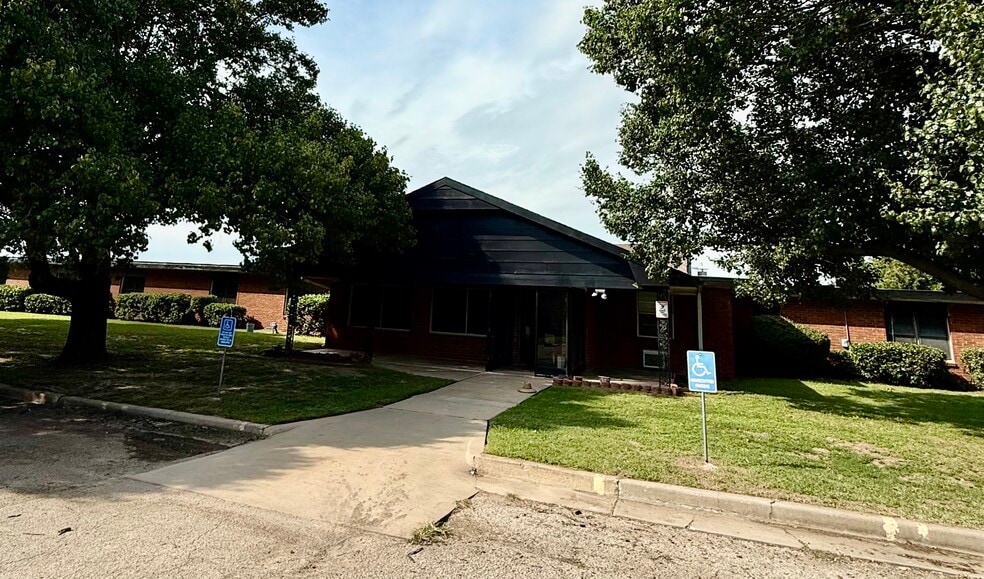 1301 N 5th St, Tonkawa, OK à vendre - Photo du bâtiment - Image 3 de 9