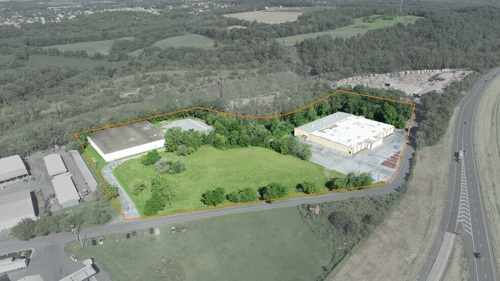 108 Commerce Way, Easton, PA à vendre - Photo du bâtiment - Image 1 de 11