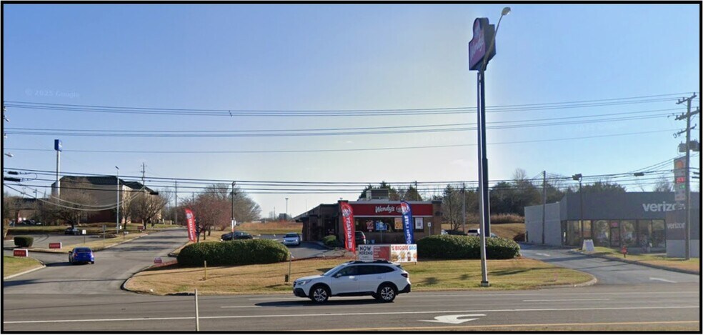 2240 N Charles G Seivers Blvd, Clinton, TN à louer - Photo du bâtiment - Image 3 de 6