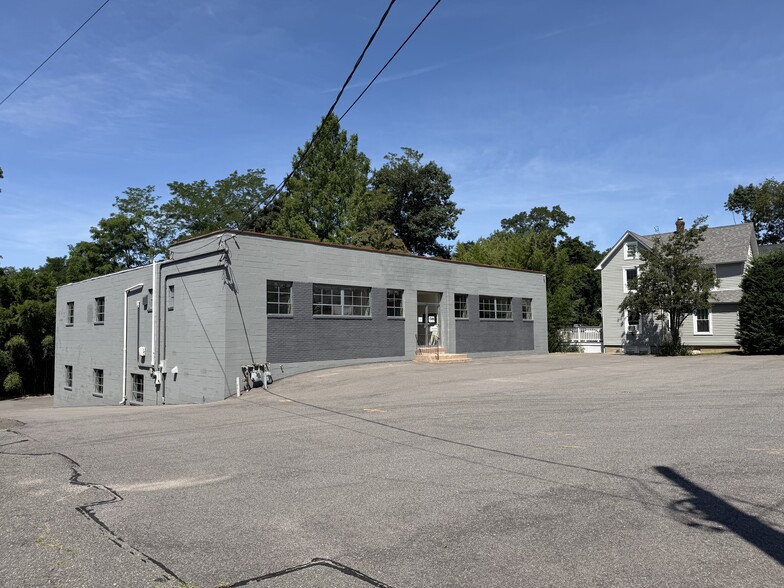 26 Valley Rd, Port Washington, NY for sale - Building Photo - Image 2 of 6