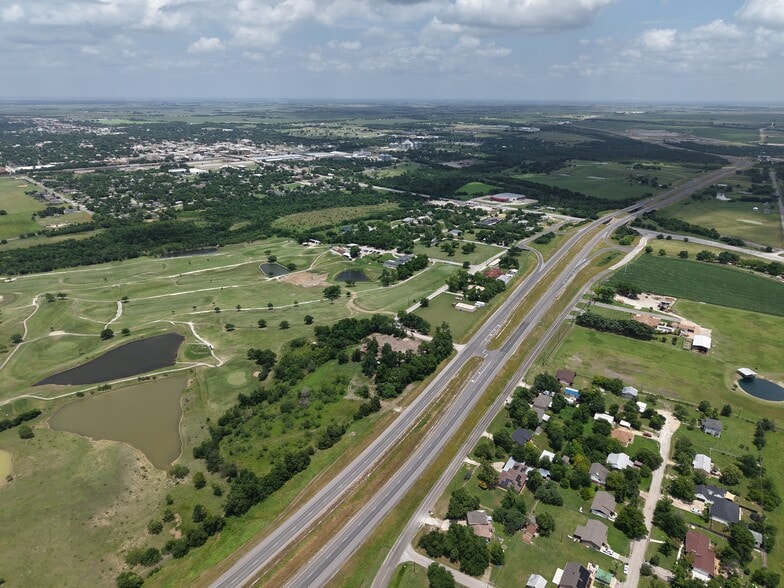 600 Potomac St, Taylor, TX for sale - Building Photo - Image 2 of 8