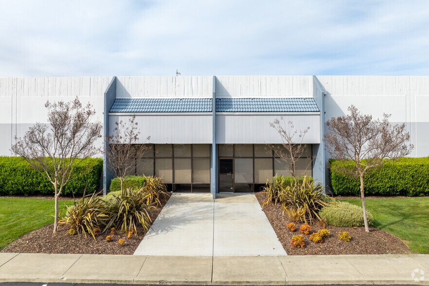 1740-1760 Enterprise Blvd, West Sacramento, CA à louer - Photo du bâtiment - Image 2 de 10