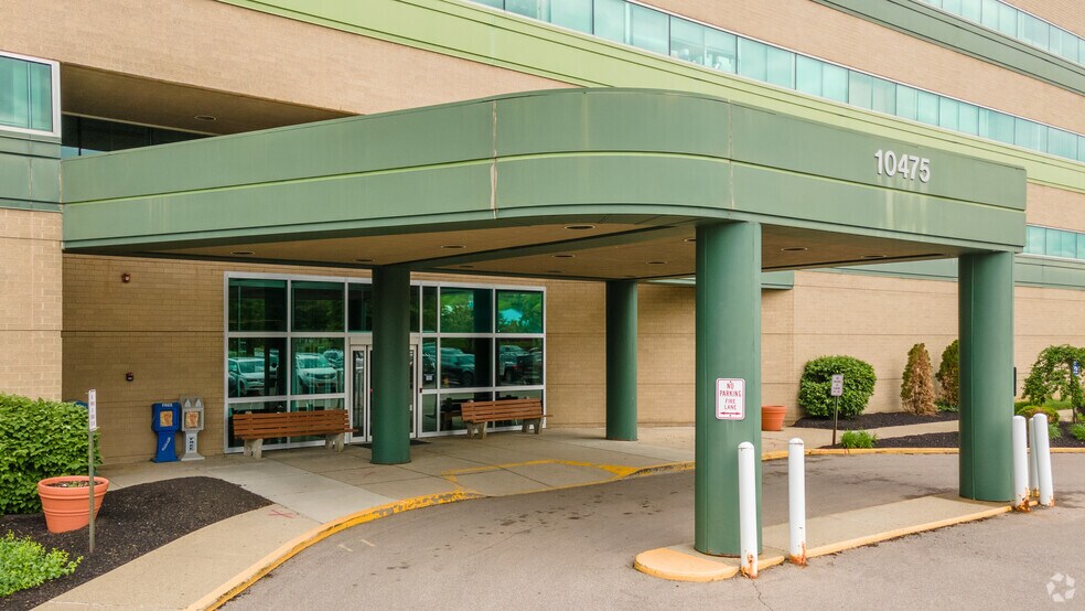 10475 Reading Rd, Evendale, OH à louer - Photo du bâtiment - Image 2 de 8