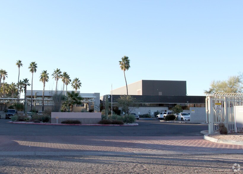2380 E Medina Rd, Tucson, AZ à vendre - Photo du bâtiment - Image 2 de 5