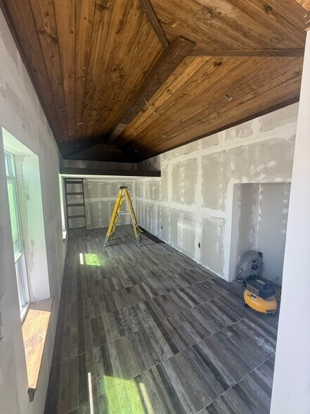 14 Utility Dr, Palm Coast, FL à louer - Photo du bâtiment - Image 3 de 32
