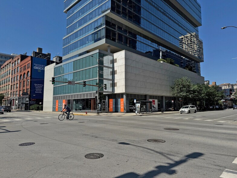 640 N Wells St, Chicago, IL à louer - Photo du bâtiment - Image 2 de 39