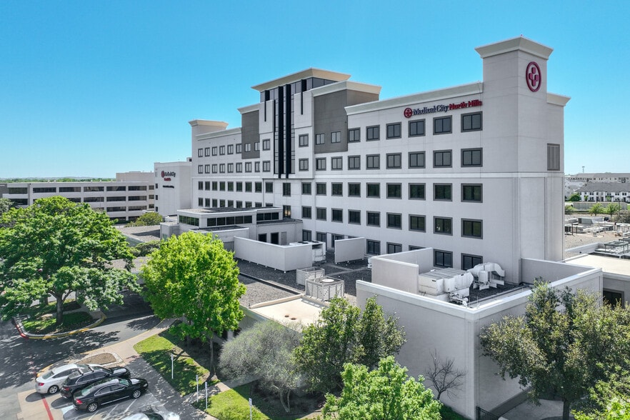 4375 Booth Calloway Rd, North Richland Hills, TX à louer - Photo du bâtiment - Image 2 de 11