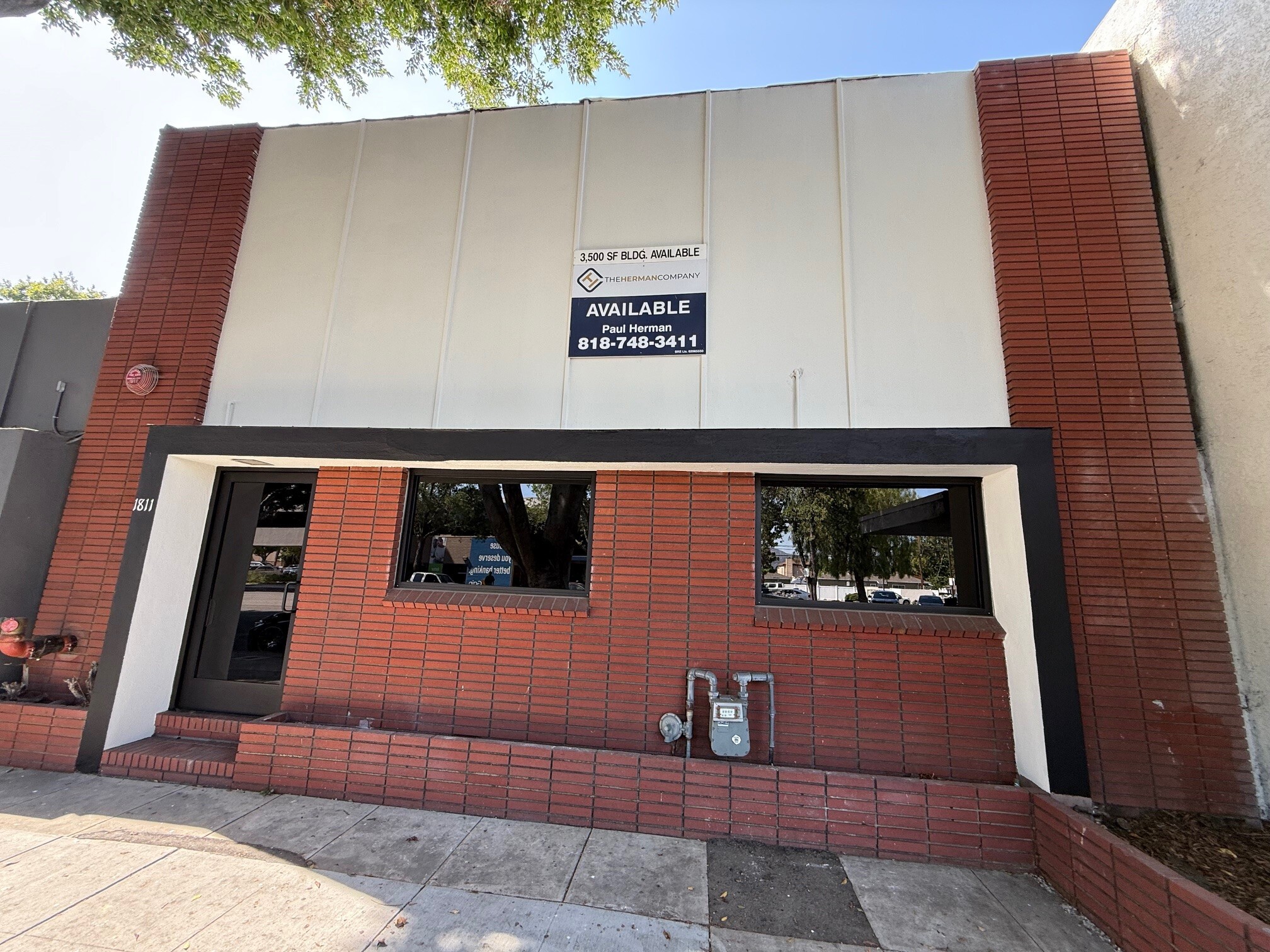 1811 W Magnolia Blvd, Burbank, CA for lease Primary Photo- Image 1 of 16