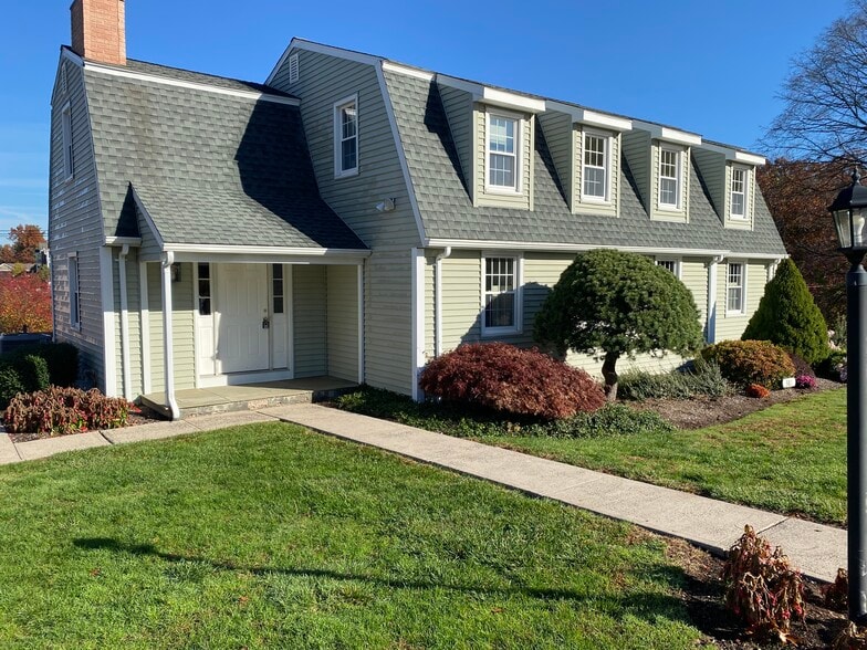 381 Hubbard St, Glastonbury, CT for lease - Building Photo - Image 2 of 36