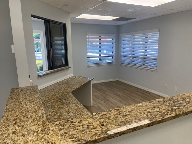 12640 World Plaza Ln, Fort Myers, FL for lease - Building Photo - Image 2 of 23