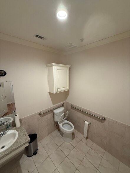 8668 John Hickman Pkwy, Frisco, TX for lease - Interior Photo - Image 2 of 13