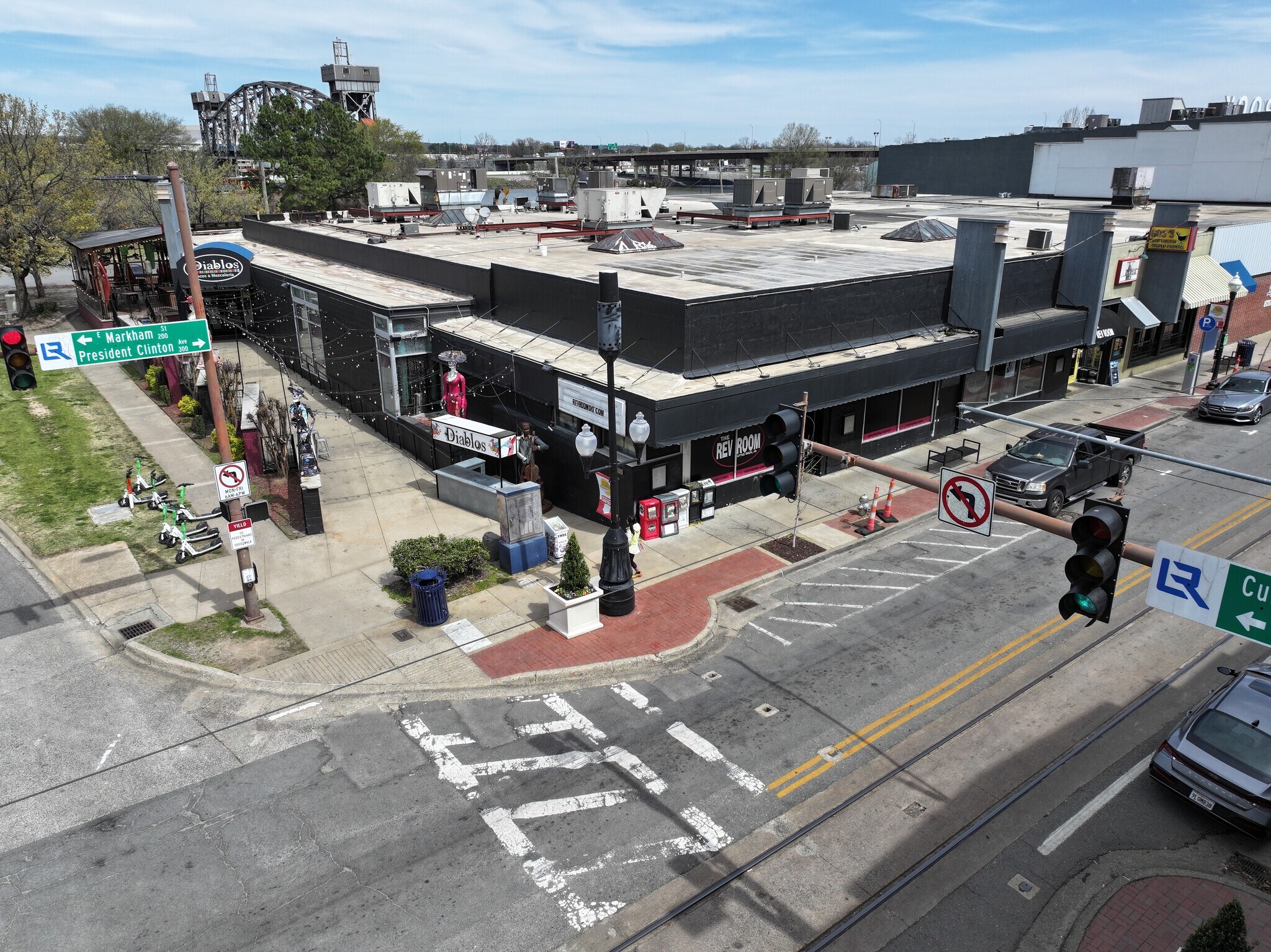 300 President Clinton Ave, Little Rock, AR for lease Primary Photo- Image 1 of 27