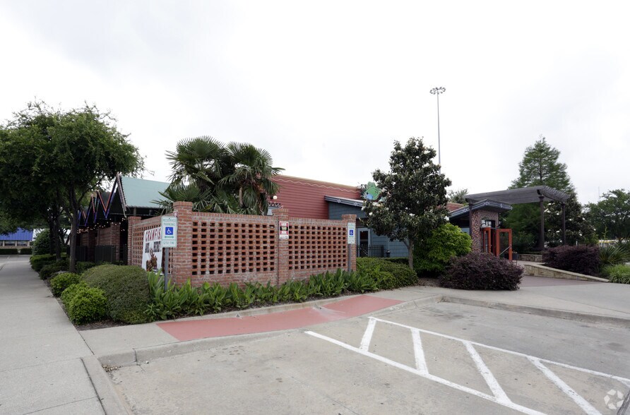 13949 N Central Expy, Dallas, TX à vendre - Photo du bâtiment - Image 3 de 4