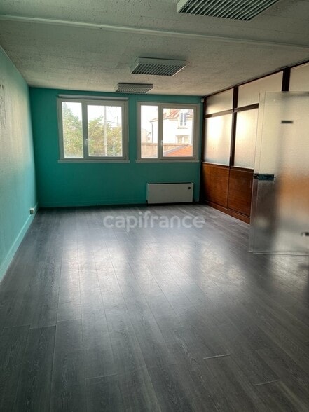 Industrial in Champigny-sur-Marne for lease - Building Photo - Image 2 of 5