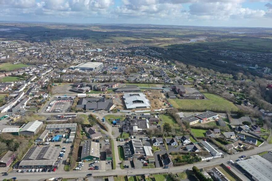 Two Former Education Buildings On Large portfolio of 2 properties for sale on LoopNet.ca - Building Photo - Image 2 of 3