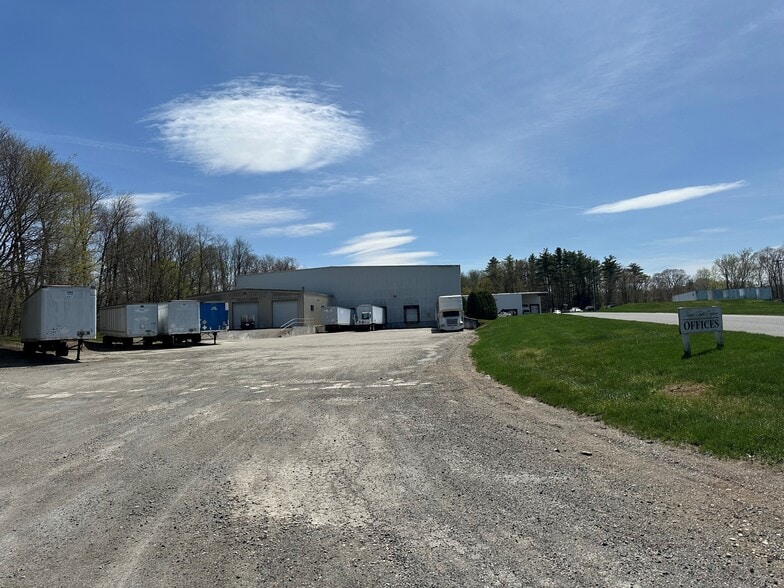 31 Kringle Dr, Bernardston, MA for sale - Building Photo - Image 2 of 8