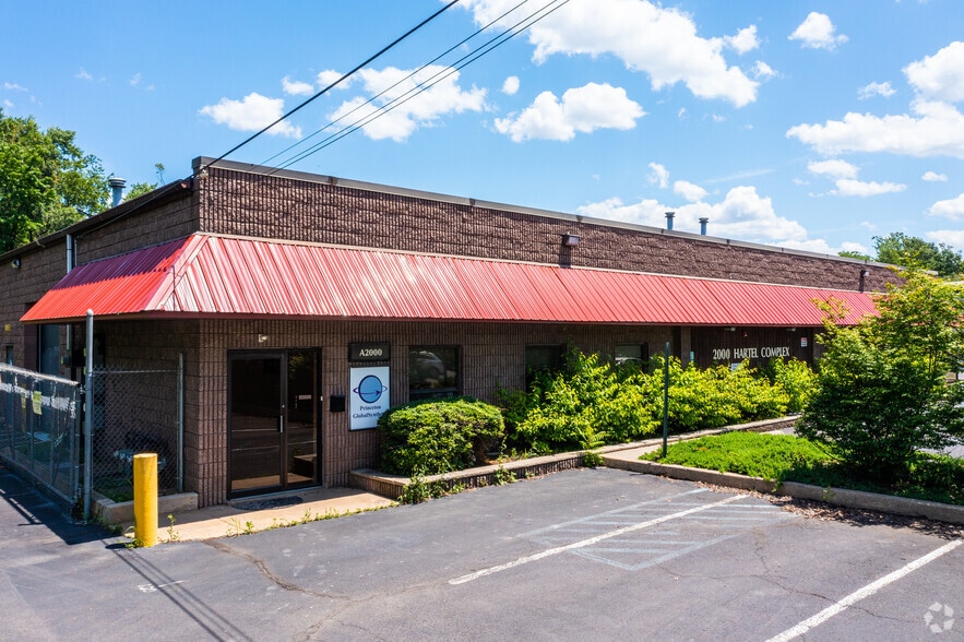 2000 Hartel St, Levittown, PA for lease - Building Photo - Image 3 of 9