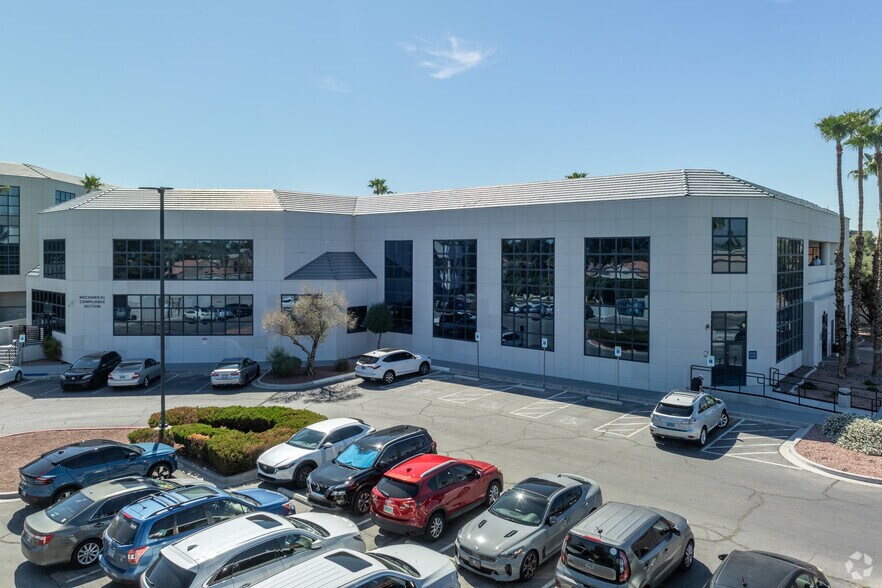 3360 W Sahara Ave, Las Vegas, NV à vendre - Photo du bâtiment - Image 2 de 4