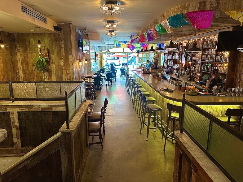 802 Ninth Ave, New York, NY for lease - Interior Photo - Image 3 of 9