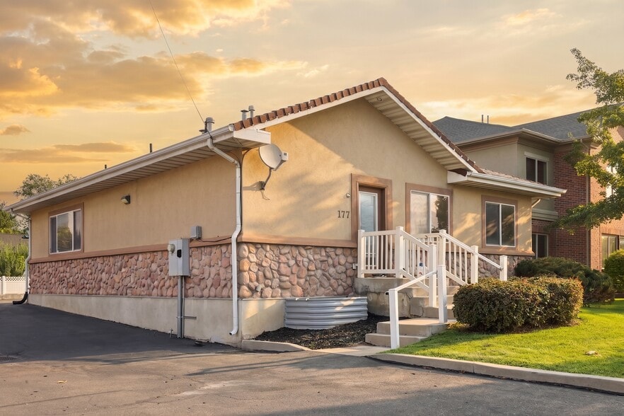 177 E Fort Union Blvd, Midvale, UT à vendre - Photo du bâtiment - Image 2 de 15
