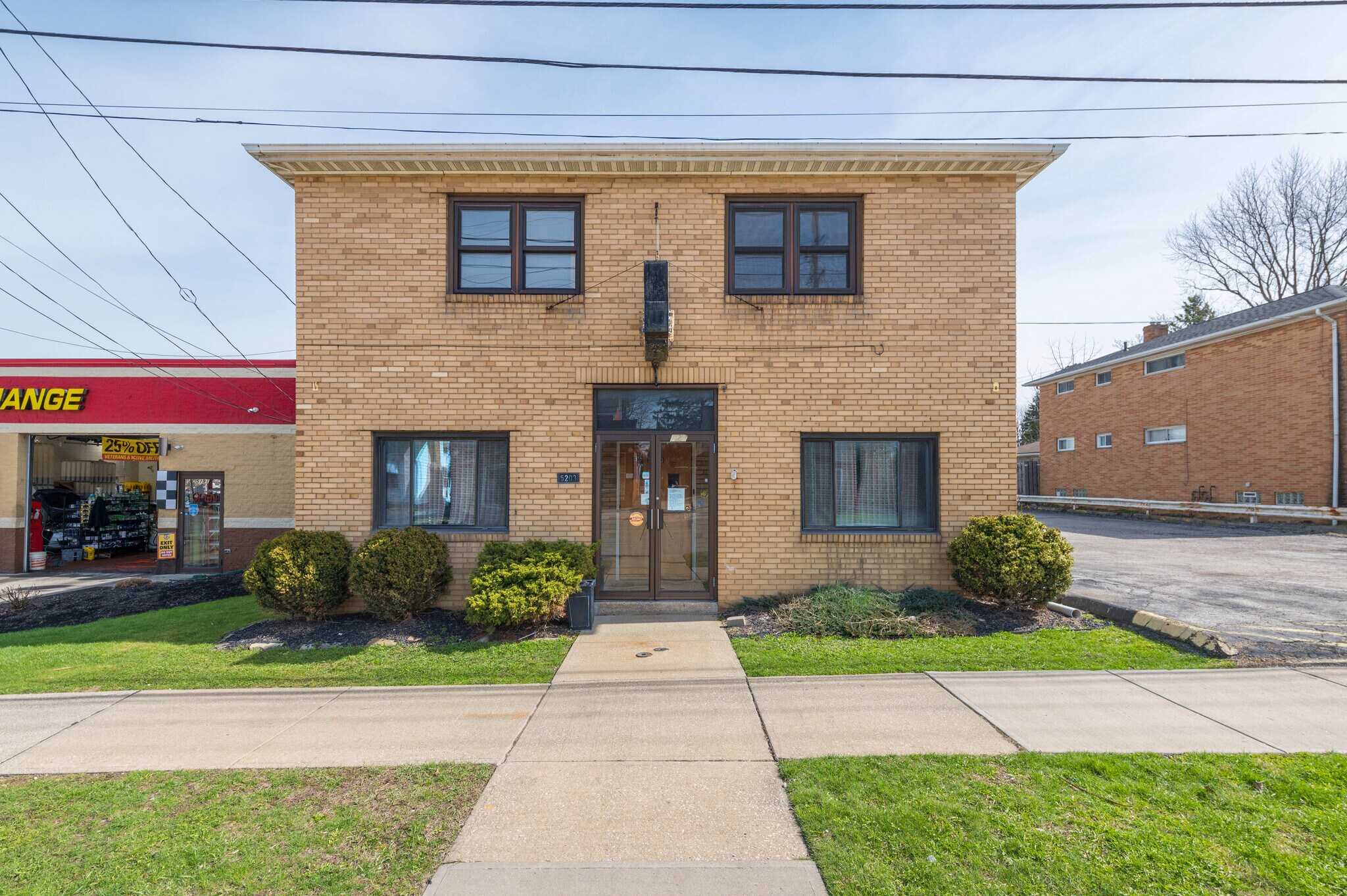 5203 Turney Rd, Garfield Heights, OH à vendre Photo principale- Image 1 de 45