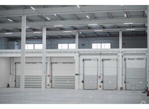 Calle Villa de Milagros, 1, Madrid, Madrid for lease Interior Photo- Image 2 of 4