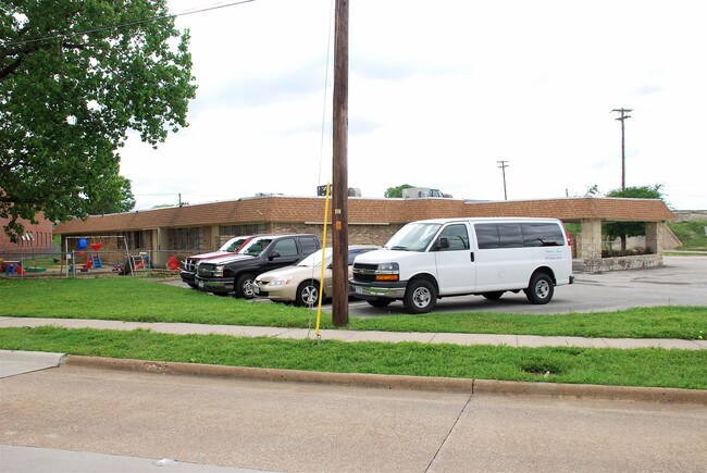 More details for 300 S Bowser Rd, Richardson, TX - Retail for Sale