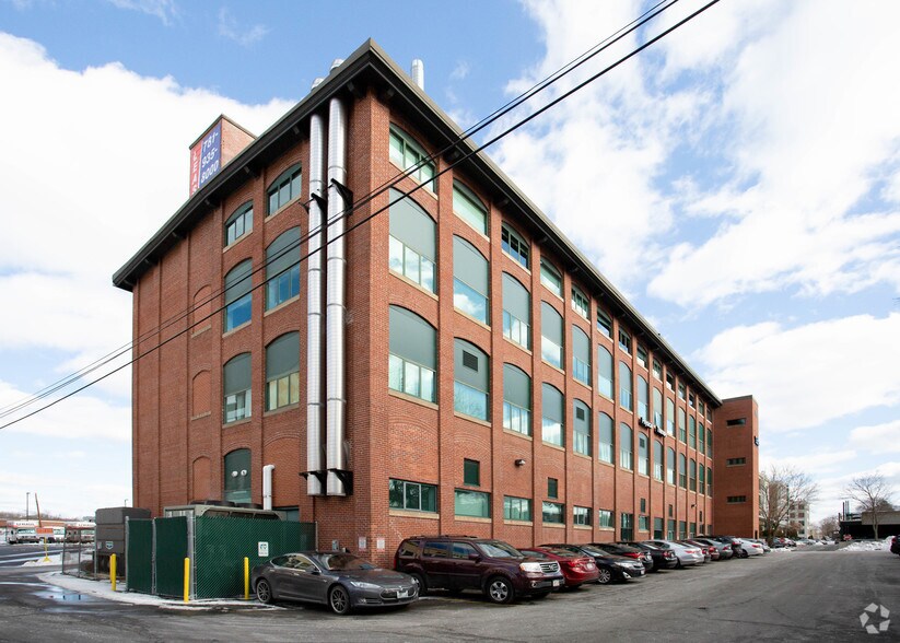 196 Boston Ave, Medford, MA à louer - Photo du bâtiment - Image 2 de 4