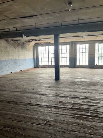 740 8th Ave, Huntington, WV à vendre - Vidéo sur l’inscription commerciale - Image 2 de 47