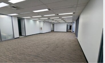 10464 Mayfield Rd NW, Edmonton, AB à louer Photo intérieure- Image 2 de 4