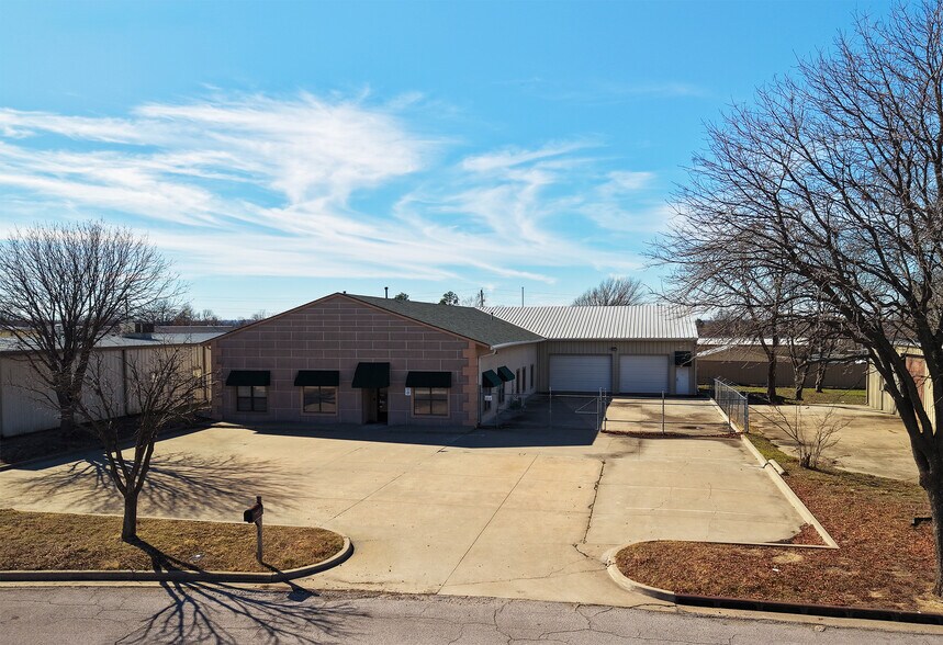 8 S 111th East Ave, Tulsa, OK à vendre - Photo du bâtiment - Image 2 de 10