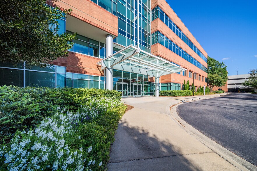 1801 Varsity Dr, Raleigh, NC à louer - Photo du bâtiment - Image 2 de 13