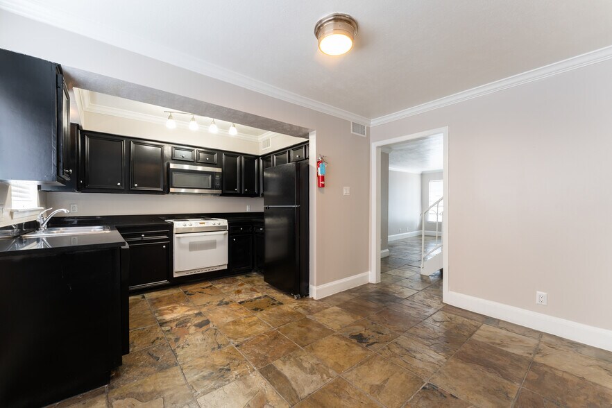 Portsmouth Portfolio portefeuille de 2 propriétés à vendre sur LoopNet.ca - Photo du bâtiment - Image 3 de 15