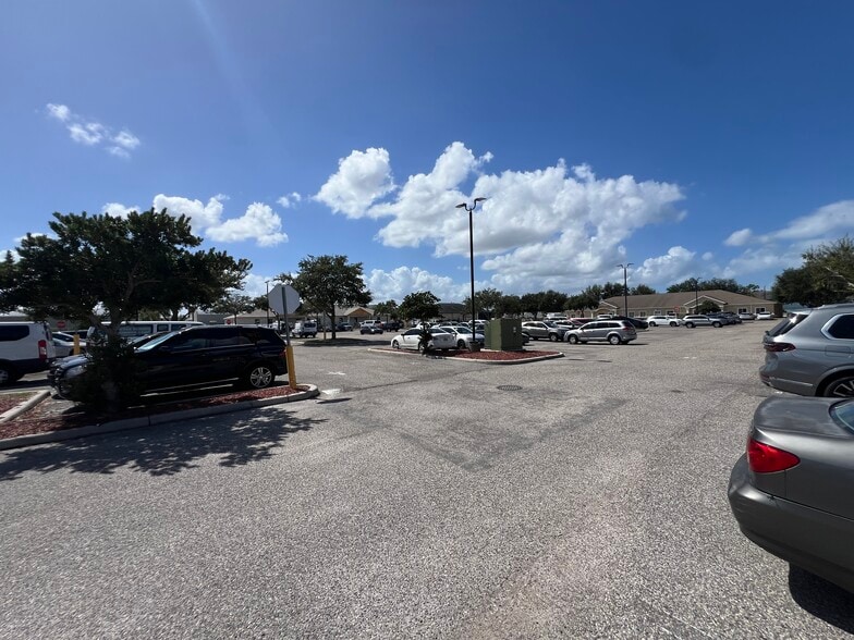 13135 Kings Lake Dr, Gibsonton, FL for lease - Building Photo - Image 2 of 12