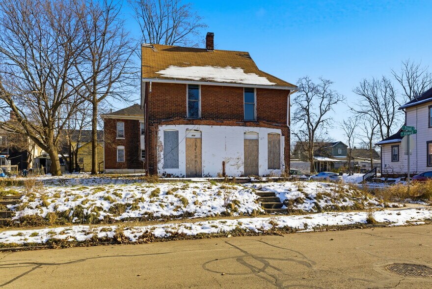 820 W Howard St, Muncie, IN à vendre - Photo du bâtiment - Image 3 de 5