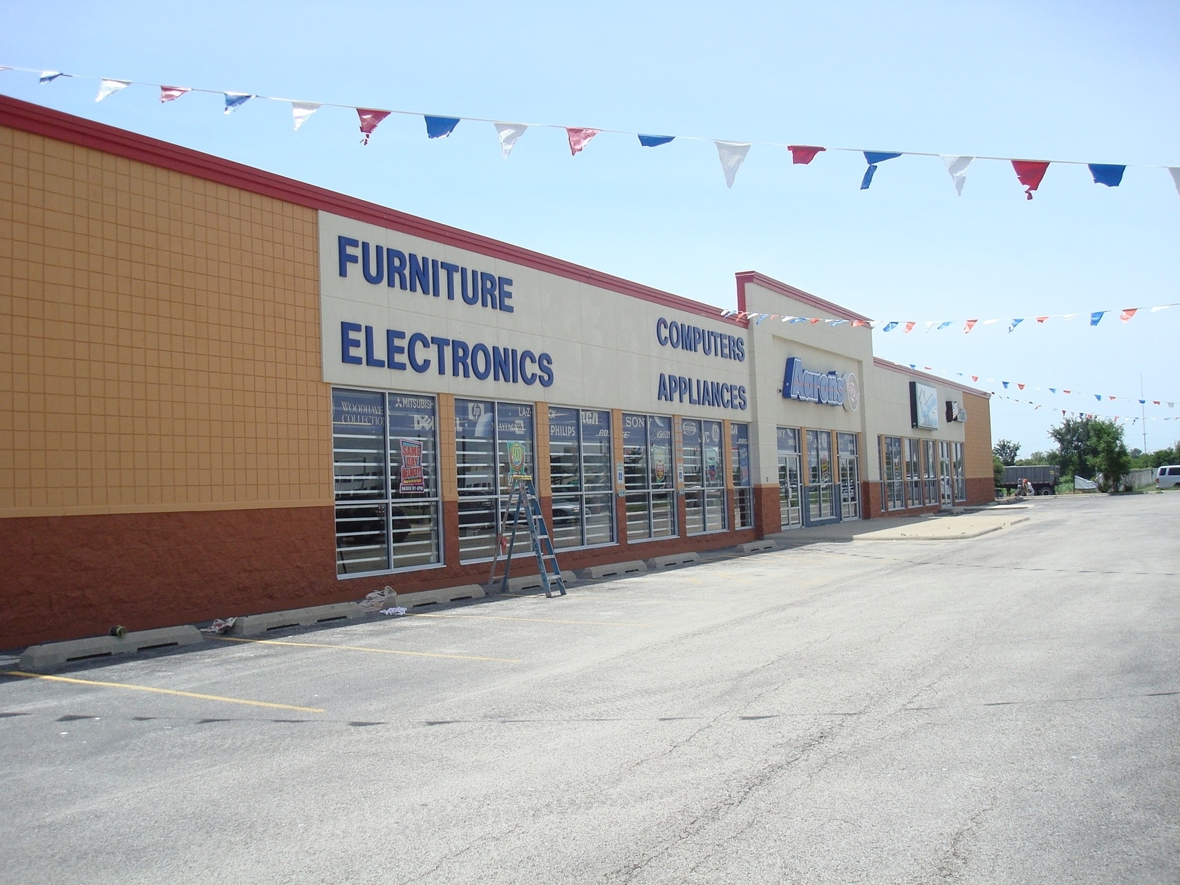 990 N Kinzie Ave, Bradley, IL for lease Primary Photo- Image 1 of 6