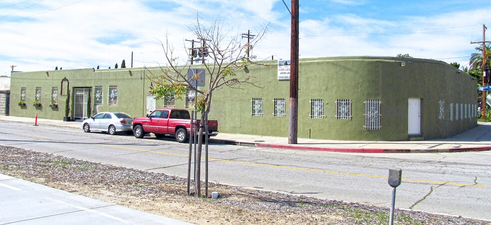 10731-10737 Chandler Blvd, North Hollywood, CA for lease - Building Photo - Image 2 of 7