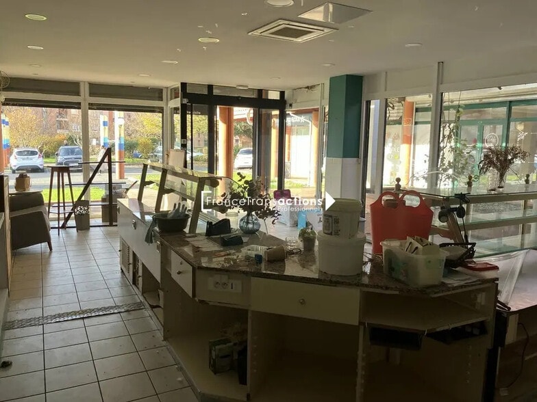 Retail in Toulouse for lease - Interior Photo - Image 3 of 4