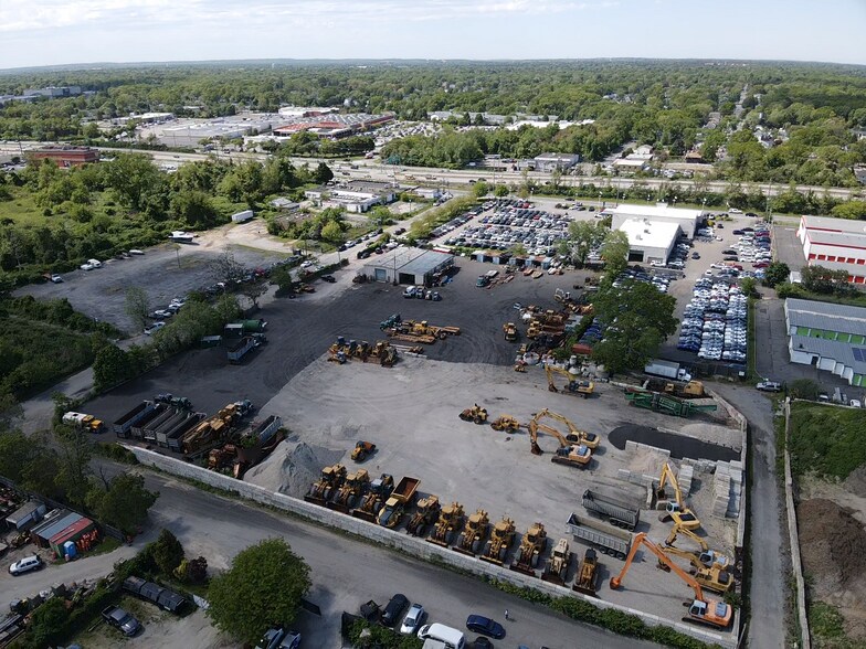 195 S Denver Ave, Bay Shore, NY à louer - Photo du bâtiment - Image 2 de 3